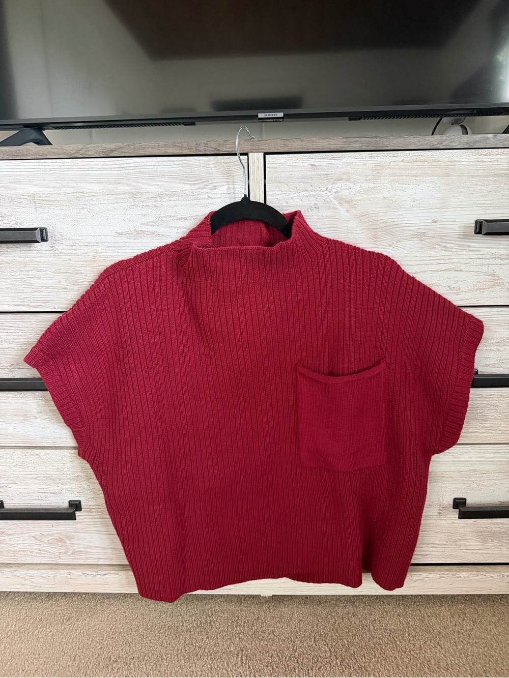 Entro Ribbed Short-Sleeve Sweater Top in Deep Red Large